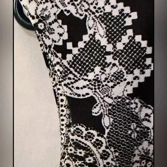 R&K Sleeveless Black and White Scuba Sheath Dress Size 8 Zip Back EUC - Picture 3 of 7